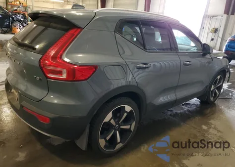 2021 Volvo Xc40 T5 Momentum z USA, uszkodzony, nr VIN YV4162UK4M2430275